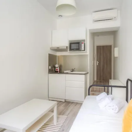 Bright Studio Nearby Jean Medecin And Station In Central - Welkeys Apartament